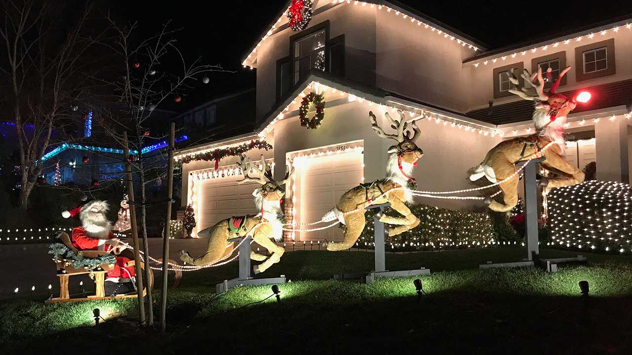 Holiday Decorations Light Up Santa Clarita Neighborhoods 2023