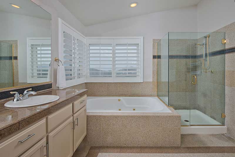 Tub and Shower in Primary Bathroom at Hidden Oak Pl