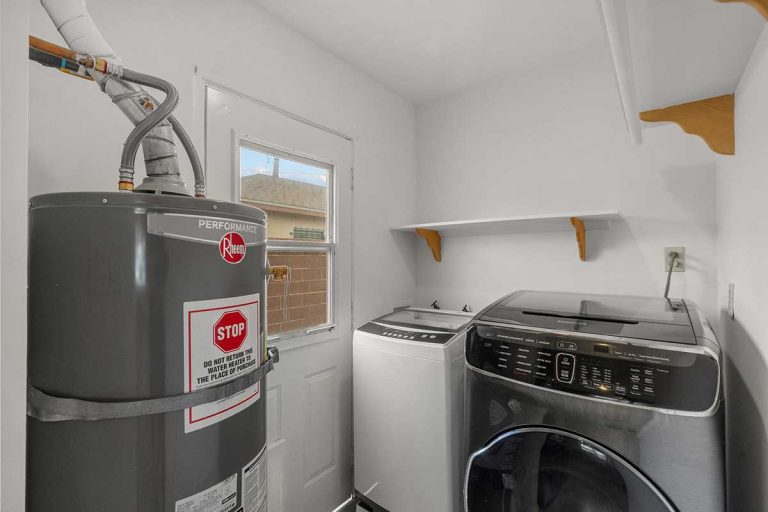 Laundry Room at 11221 Crewe
