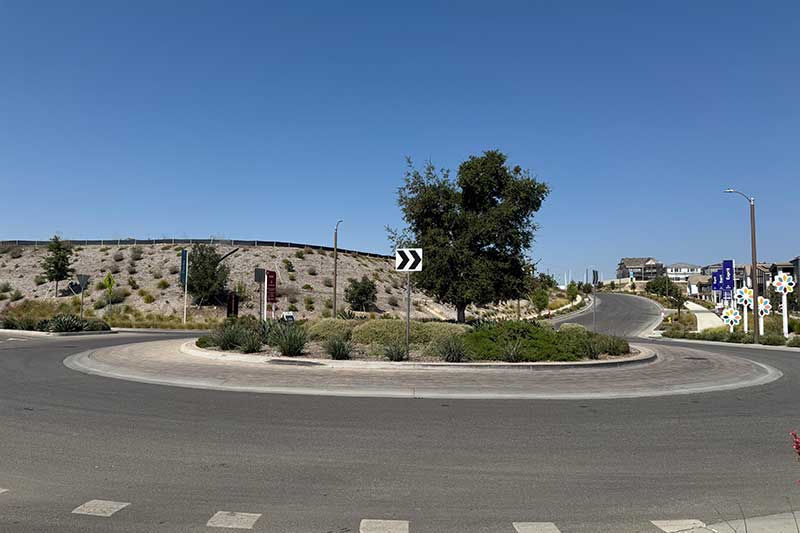 Roundabout at Middleton St and Golden Yarrow St
