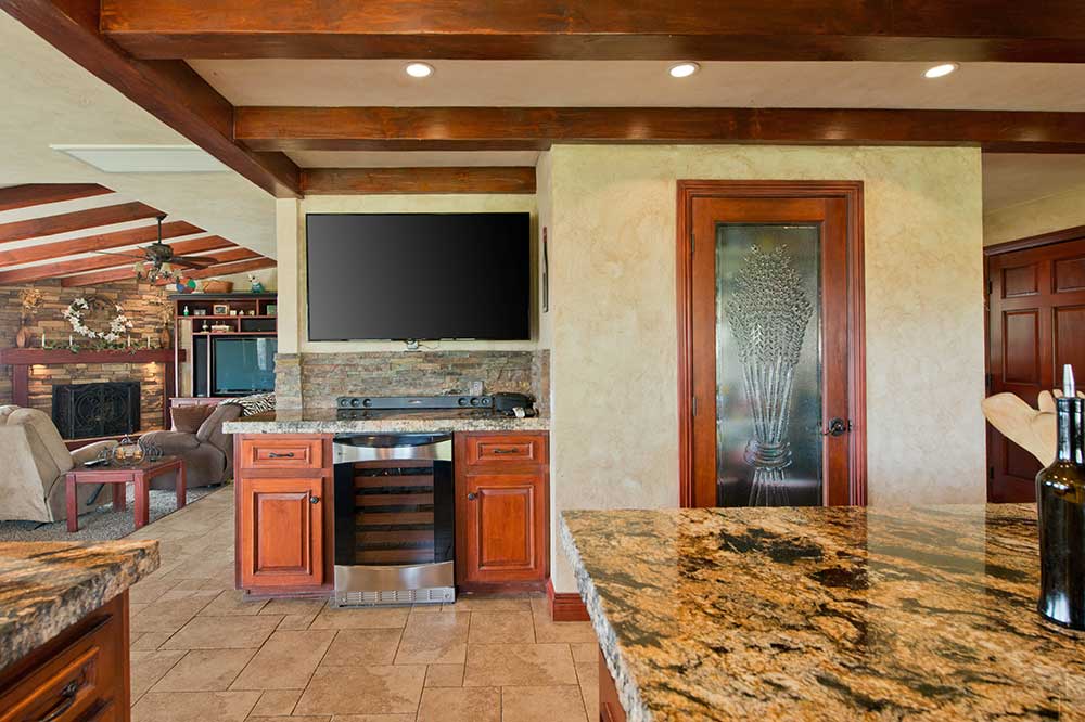 30602 Hasley Canyon Road Bar Area