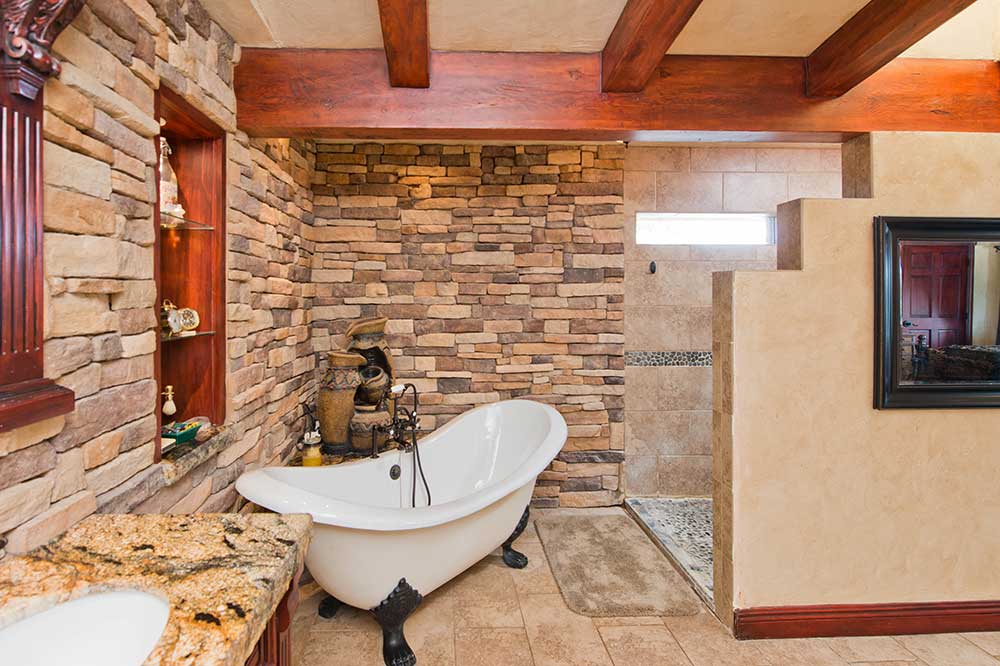 Primary Bathroom Bathtub at 30602 Hasley Canyon Rd
