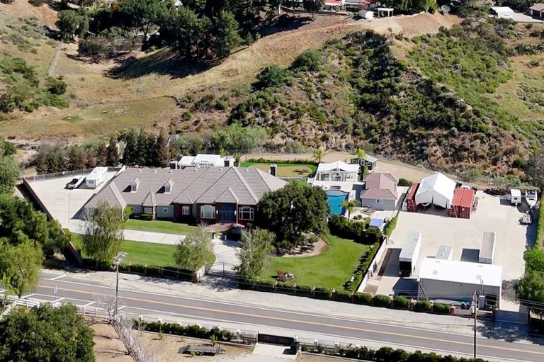 Single Story Home in Hasley Canyon