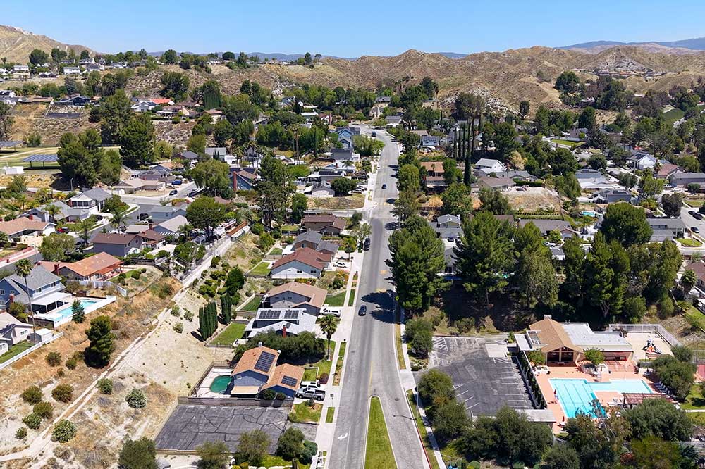 Kenroy Ave in Sierra Hills Community of Santa Clarita